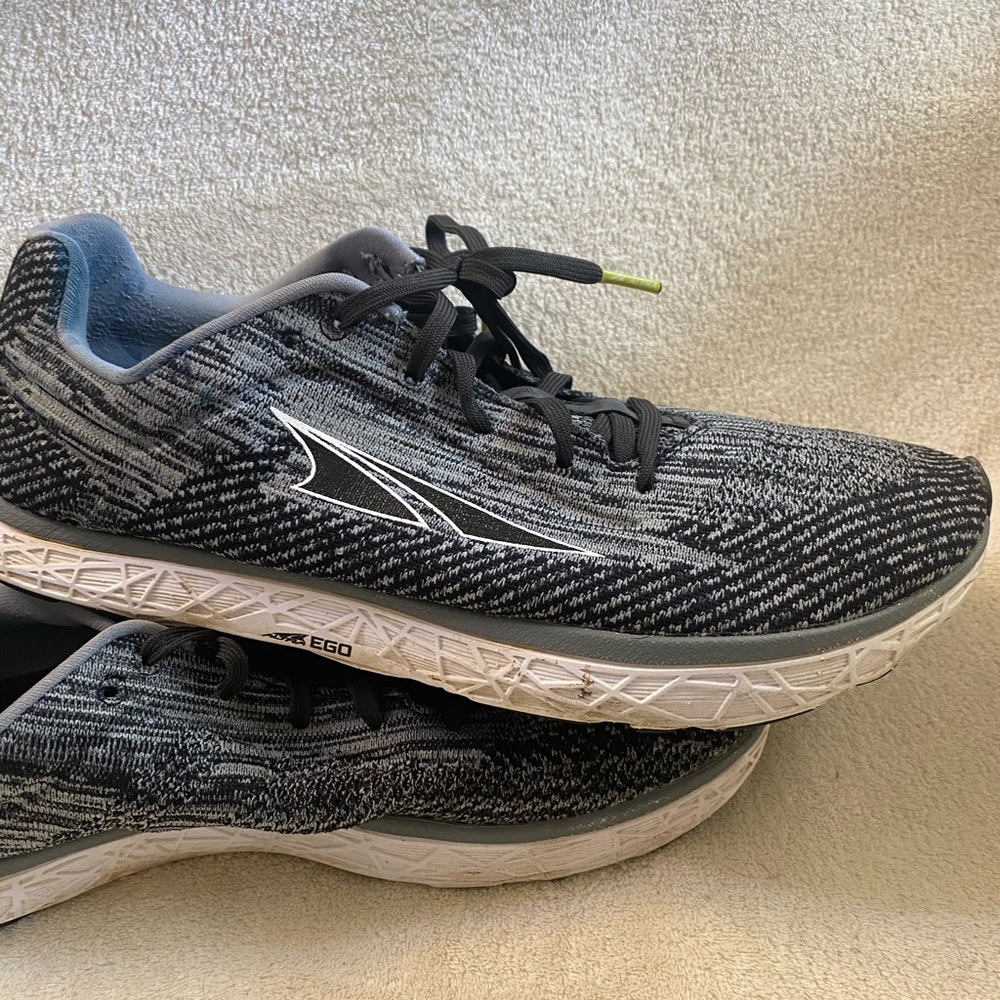 Altra Escalante 2 mens size 9.5 running shoes